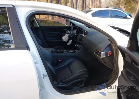 2017 Jaguar Xe 25T Premium из США, поврежденный, VIN SAJAD4BG4HA956891